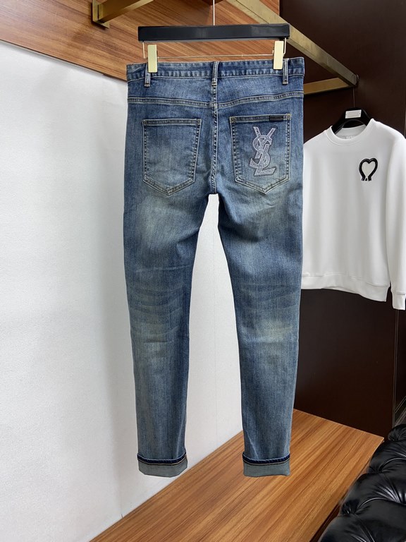 Saint Laurent fall modelsThe new model of jeans Small Straight Counter available Physical store extreme jeans   Counter original 11 good goods for all ages. The highest version of the market imported fabrics from Europe.