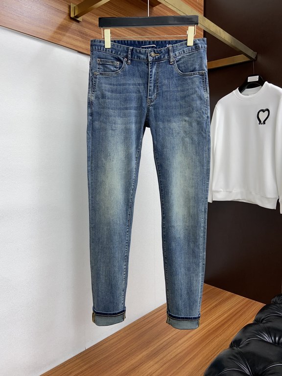 Saint Laurent fall modelsThe new model of jeans Small Straight Counter available Physical store extreme jeans   Counter original 11 good goods for all ages. The highest version of the market imported fabrics from Europe.