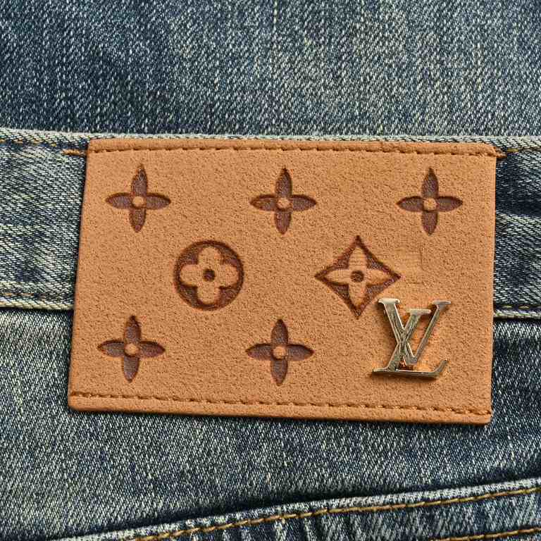 Louis Vuitton  Louis Vuitton 23Fw Checkerboard Pocket JeansSo far this year to do the most awesome jeans, heavy wash process, hidden mystery details are very much, this time the main push of the pants whether the version