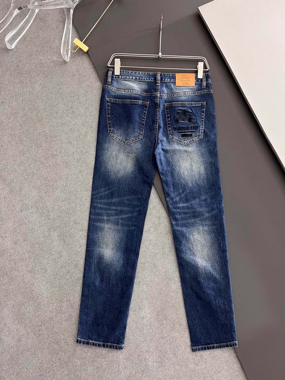 Bur, new casual tannin jeans   spring and summer new The brand logo on the back pocket is embroidered by imported machine vacuum   The body of the garment is washed with heavyweight environmentally friendly plant enzymes