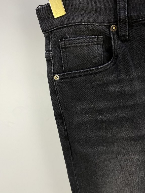 GU Gujia 23FW fall and winter new jeans Fabric with elasticity Comfortable on the body without a sense of constriction Back pockets double G design FashionableSize 29,30,31,32,33,34,36,38