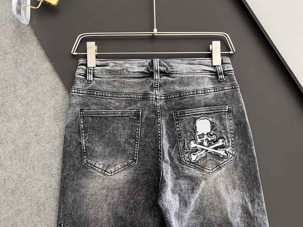 MMJ, heavy washed casual jeans, imported original washed fabric, comfortable and slightly elastic, unique design, version of the super-positive, comfortable and breathable, grade is very high, counter quality, on the bod