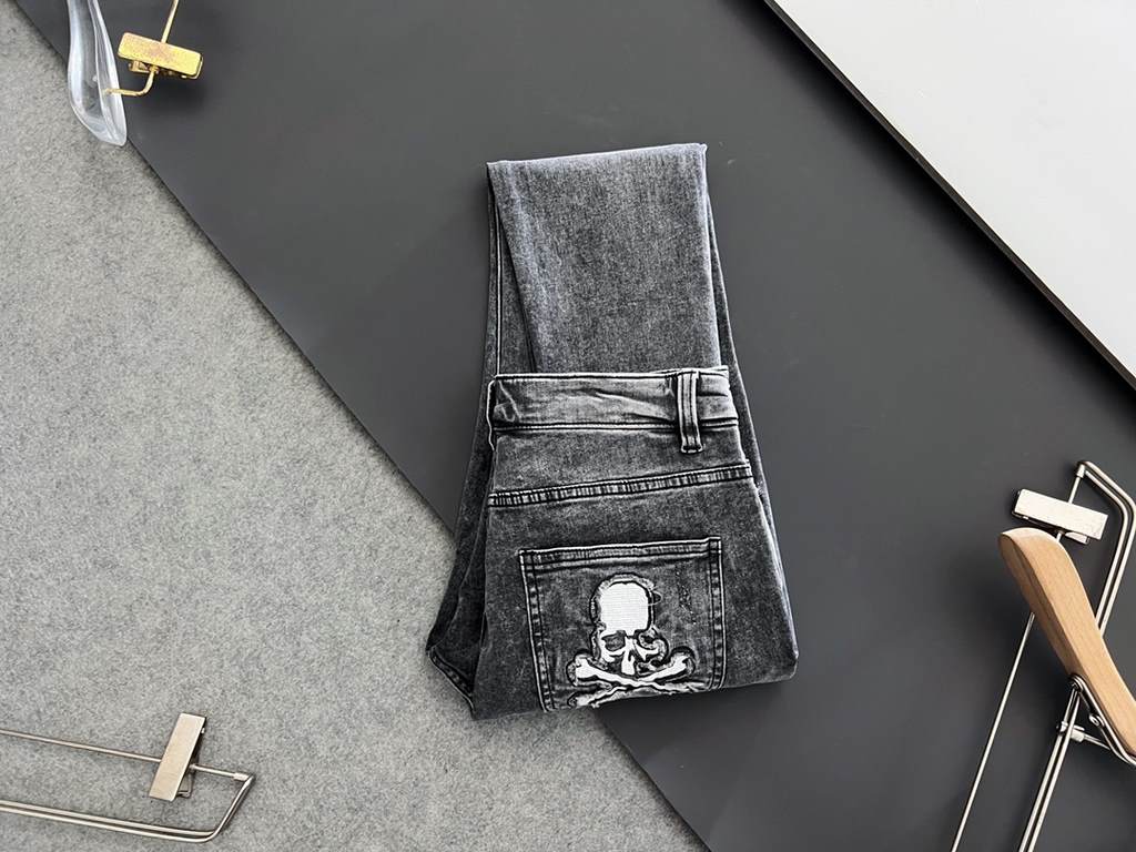 MMJ, heavy washed casual jeans, imported original washed fabric, comfortable and slightly elastic, unique design, version of the super-positive, comfortable and breathable, grade is very high, counter quality, on the bod