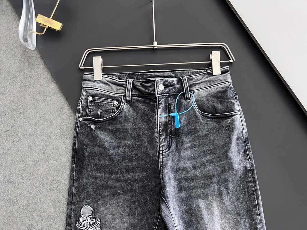 MMJ, heavy washed casual jeans, imported original washed fabric, comfortable and slightly elastic, unique design, version of the super-positive, comfortable and breathable, grade is very high, counter quality, on the bod