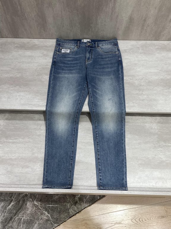 Dior 2023 limited series logo logo men's small straight denim jeans! Channel rare out, the market is rare boutique channel source, absolutely can bring you an unexpected wearing experience, sincerely recommended to you!G