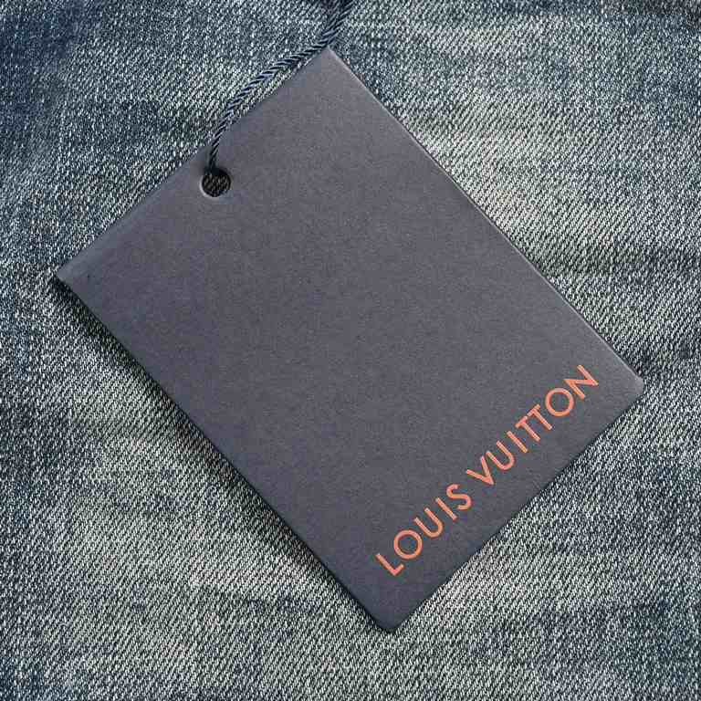 Ben picks up his ownLouis VittonLouis Vuitton 23Fw Back Cross Embroidered JeansSo far this year to do the most awesome jeans, heavy wash process, hidden mystery details are very much, this time the main push of the pants