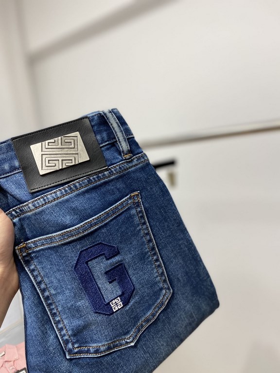 Givenchy, 2023 latest products, counter synchronization is available, the original single hard goods, washed casual jeans, imported original washed stretch fabric, comfortable and elastic, the original hardware accessori