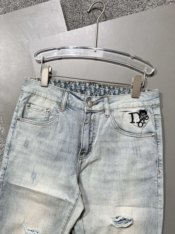 Dior 2023 spring and summer new counter latest thin stretch jeans counter synchronization on the new, using guest water wash denim fabric, such a soft and comfortable fabric, pants pockets at the brand embroidery letters