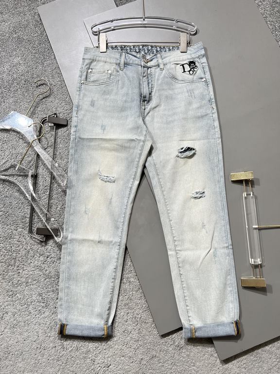 Dior 2023 spring and summer new counter latest thin stretch jeans counter synchronization on the new, using guest water wash denim fabric, such a soft and comfortable fabric, pants pockets at the brand embroidery letters