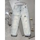 Dior 2023 spring and summer new counter latest thin stretch jeans counter synchronization on the new, using guest water wash denim fabric, such a soft and comfortable fabric, pants pockets at the brand embroidery letters