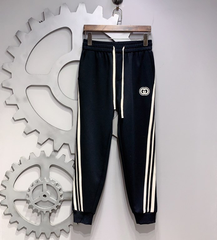 Gucci Gucci 2023 latest product casual pants counter with the same fabric, version of the fashionable and generous, buttocks thin, no sense of tightness, the use of imported counter fabrics on the body of the excellent e