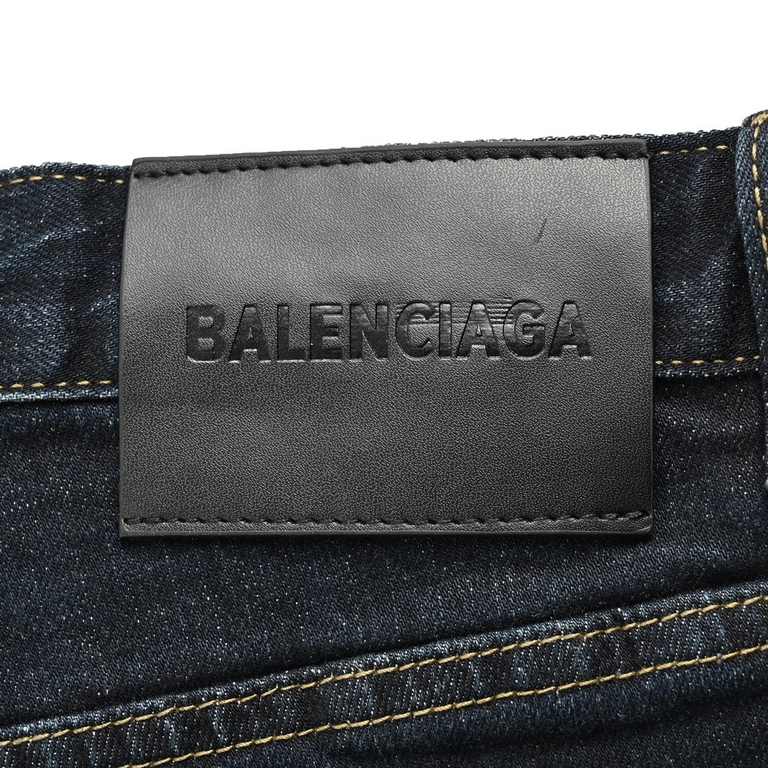 Balenciaga 23Fw 3M Embroidered JeansBalenciaga  Paris family 23Fw 3M embroidered jeans So far this year to do the most bullish jeans, heavy wash process, hidden mystery details are very much, this time the main push of t