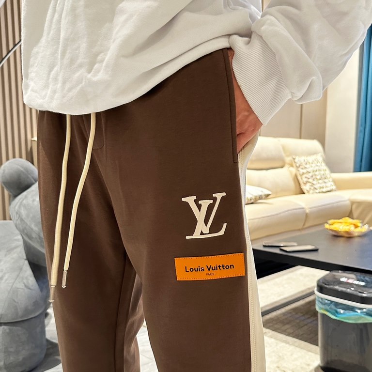 LV 2023 new casual pants for fallwinter! Official website synchronized sale. Brand classic LOGO casual pants , custom fabric, excellent comfort, strong hand touch. Highly recognizable, perfect quality craftsmanship. Size