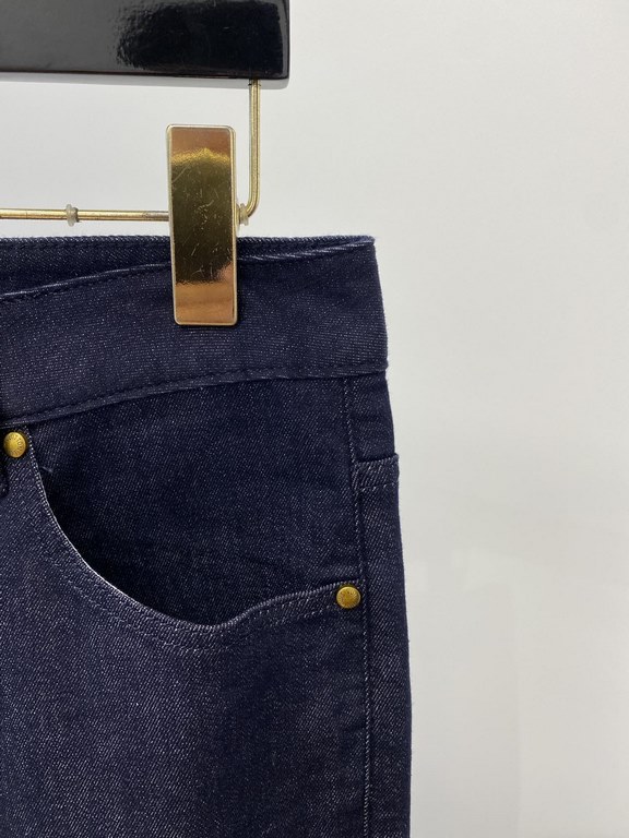 LV, 2023 latest products, counter synchronization is available, the original single goods, washed casual jeans Imported original washed stretch fabric, comfortable and elastic, the original hardware accessories decorativ