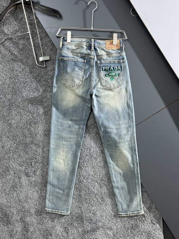 P's 23SS new jeans High-end quality Slim fit Fabric with stretch Comfortable fit Good shape No binding on the body Size 30,31,32,33,34,36,38.