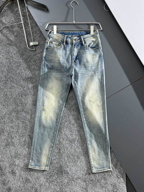 P's 23SS new jeans High-end quality Slim fit Fabric with stretch Comfortable fit Good shape No binding on the body Size 30,31,32,33,34,36,38.