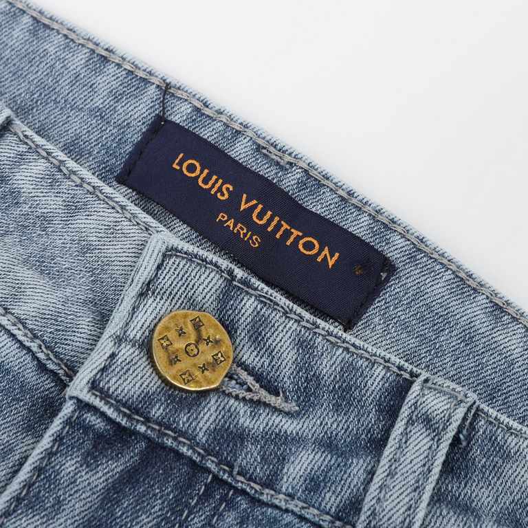 LouisVuittonLouis Vuitton Back Pocket Full Print LOGO JeansThis year so far as to do the most awesome jeans, heavy wash process, hidden mystery details are very much, this time the main push of the pants whether version 