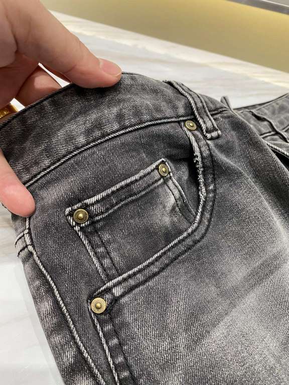 YSL2023 early fall new casual jeans, high-end customized series. Imported high-density customized cotton tannin fabric comfortable and soft skin-friendly, straight and not easy to wrinkle, original hardware. In-kind shoo