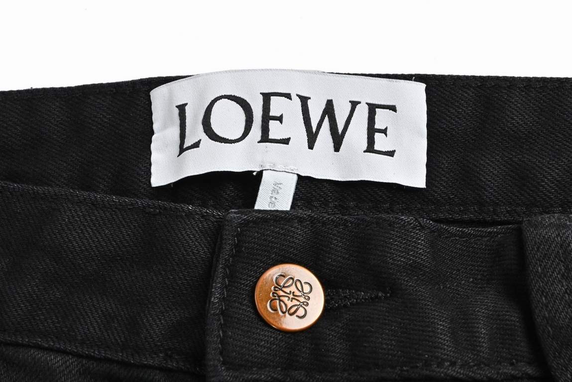 LoeweLoewe 23Fw Back Pocket Flame Embroidered JeansSo far this year to do the most awesome jeans, heavy wash process, hidden mystery details are very much, this time the main push of the pants either version or on the bo