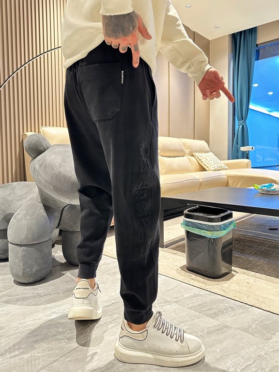 Parisienne new casual pants for fallwinter 2023! Synchronized sale on the official website. The brand's classic LOGO casual pants , customized fabric, excellent comfort, strong hand touch. Highly recognizable, perfect qu