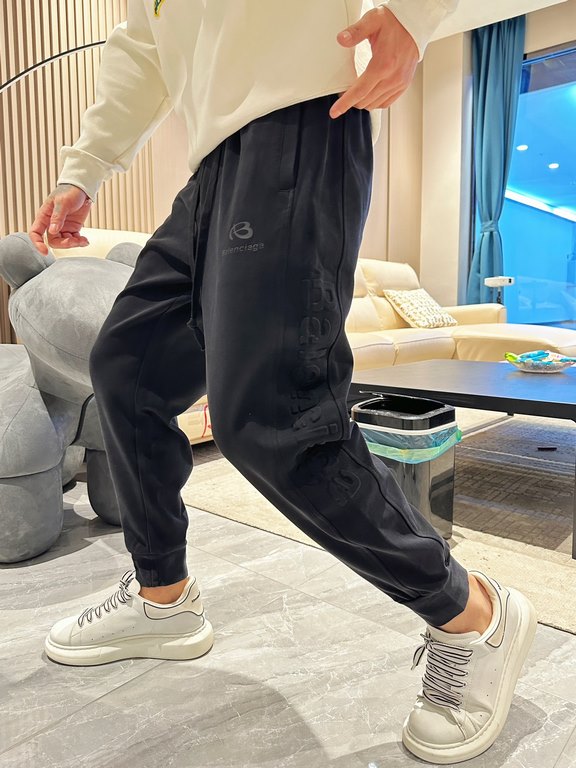 Parisienne new casual pants for fallwinter 2023! Synchronized sale on the official website. The brand's classic LOGO casual pants , customized fabric, excellent comfort, strong hand touch. Highly recognizable, perfect qu