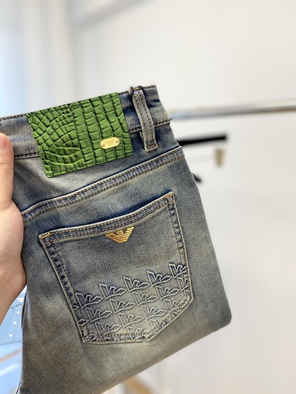 Armani, 2023 latest products, counter synchronization is available, the original single goods, washed casual jeans, imported original washed elastic fabric, comfortable and elastic, the original hardware accessories deco