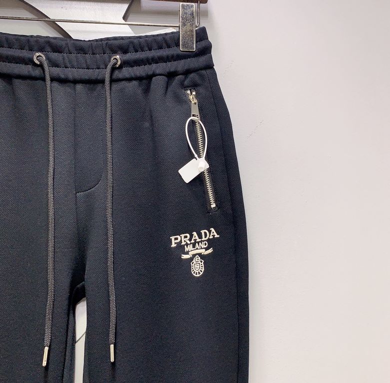 PRADA Prada 2023 newest casual pants counter with the same fabric, version of the fashionable and generous, buttocks thin, no sense of tightness, the use of imported fabrics on the counter on the body of the excellent ef