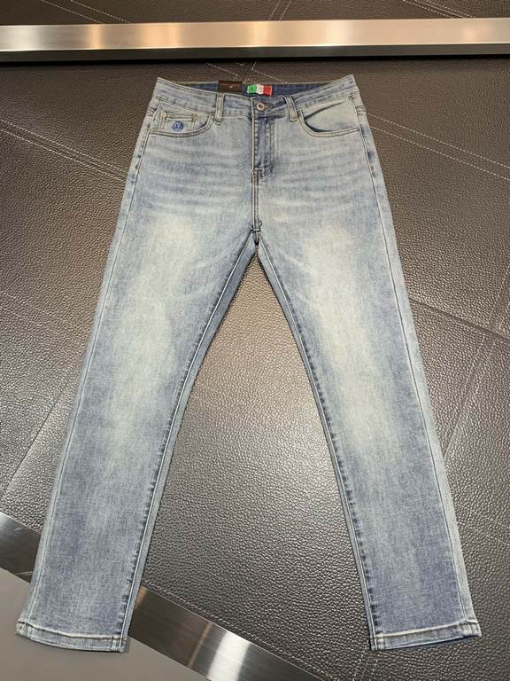 Mainly promoted. Armani Exclusive Exclusive new Slim model small straight jeans, high-end version! Counter customized fabrics Breathable comfort, impeccable details, brand elements design concept, reflecting high quality