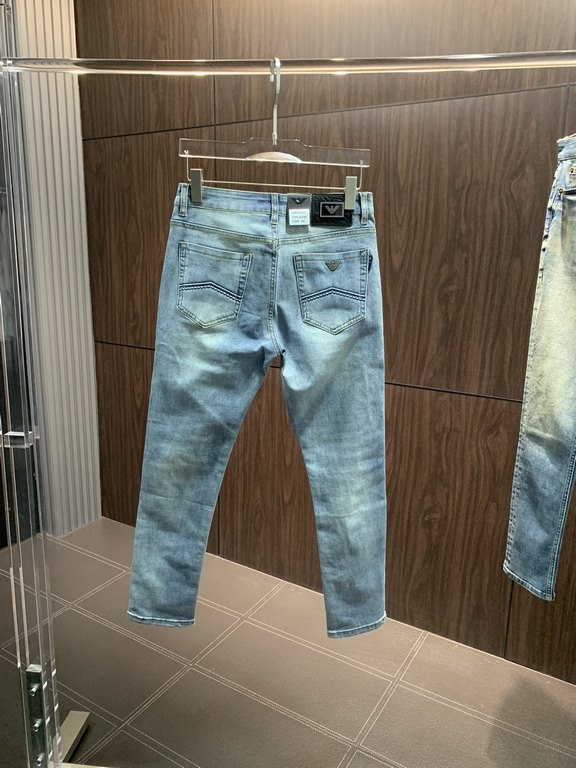 Mainly promoted. Armani Exclusive Exclusive new Slim model small straight jeans, high-end version! Counter customized fabrics Breathable comfort, impeccable details, brand elements design concept, reflecting high quality