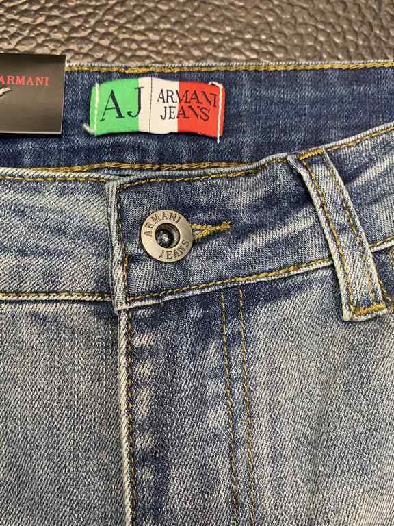 Mainly promoted. Armani Exclusive Exclusive new Slim model small straight jeans, high-end version! Counter customized fabrics Breathable comfort, impeccable details, brand elements design concept, reflecting high quality