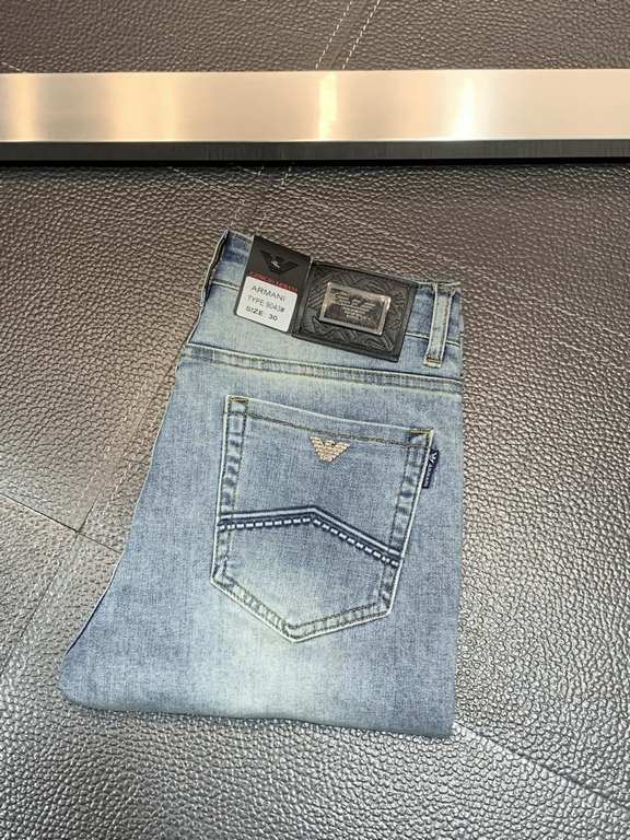 Mainly promoted. Armani Exclusive Exclusive new Slim model small straight jeans, high-end version! Counter customized fabrics Breathable comfort, impeccable details, brand elements design concept, reflecting high quality