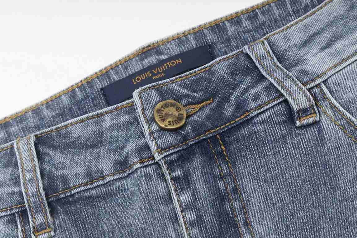 Louis Vuitton Louis Vuitton Bear Patch JeansSo far this year to do the most awesome jeans, heavy wash process, hidden mystery details are very much, this time the main push of the pants either version or on the body are 