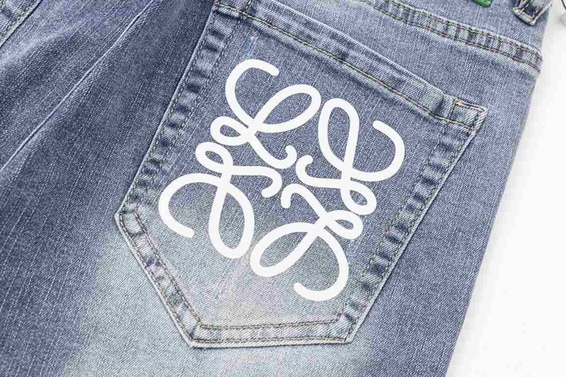 Loewe printed jeans 2023 latest products, counter synchronization on sale, the original single goods, washed casual jeans, imported original washed stretch fabric, comfortable and elastic, the original hardware accessori