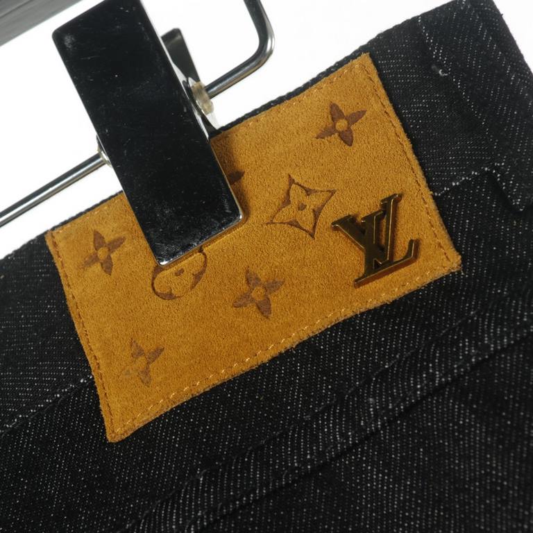 LOUIS VUITTON LV 22FW Kunlun mountain range patchwork pocket tie jeansSelected high-count, high-density twill bamboo fabric washed color, the color at the tie pockets and the Kunlun Mountains pad embroidery process desig