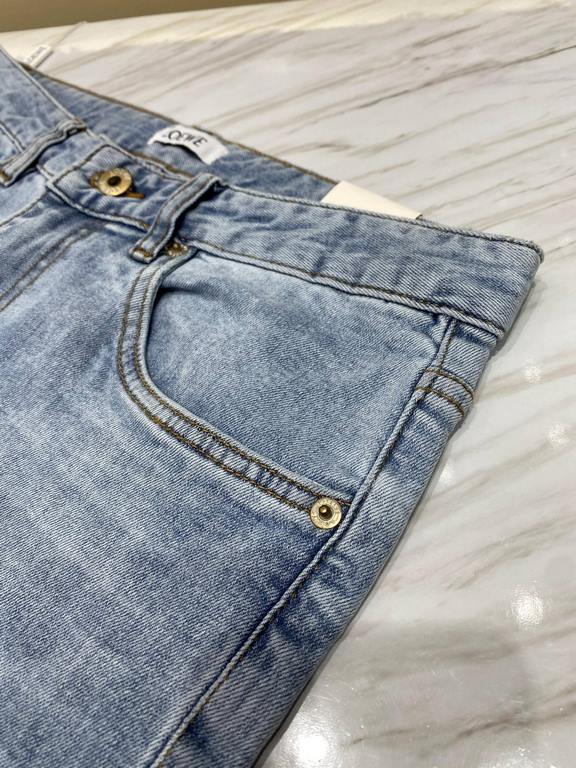 L02023 early fall new casual jeans, high-end customized series. Imported high-density customized cotton tannin fabric comfortable and soft skin-friendly, straight and not easy to wrinkle, original hardware. In-kind shoot