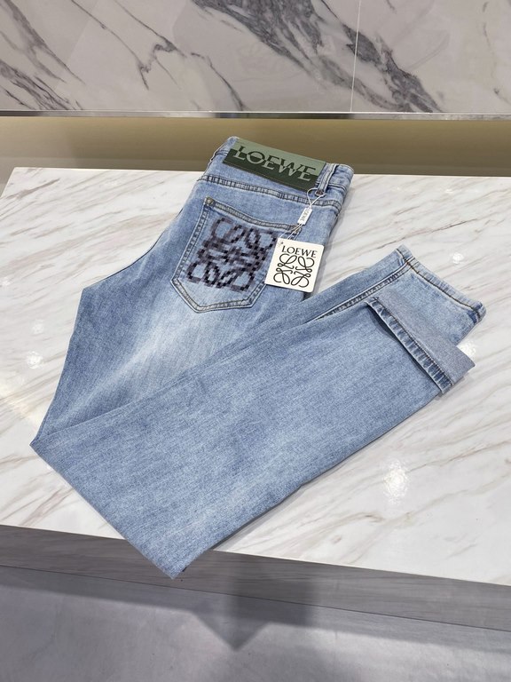 L02023 early fall new casual jeans, high-end customized series. Imported high-density customized cotton tannin fabric comfortable and soft skin-friendly, straight and not easy to wrinkle, original hardware. In-kind shoot