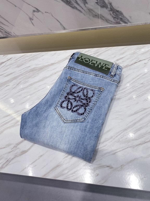 L02023 early fall new casual jeans, high-end customized series. Imported high-density customized cotton tannin fabric comfortable and soft skin-friendly, straight and not easy to wrinkle, original hardware. In-kind shoot