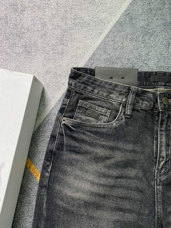 2023 High-end custom jeans Latest fashion week runway models Original color yeast wash process Selected heavyweight denim fabric (pure cotton) comfortable and skin-friendly Original hardware accessories accessories Cubic