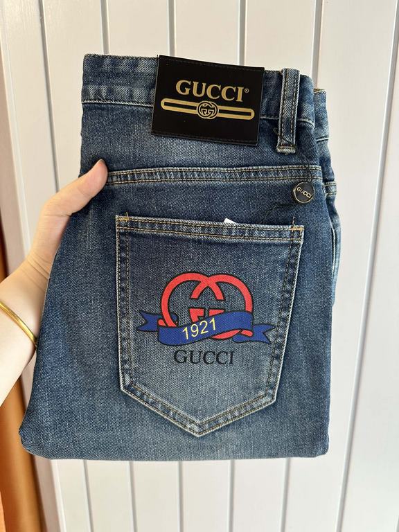 2023 High-end custom jeans Latest fashion week runway models Original color yeast wash process Selected heavyweight denim fabric (pure cotton) comfortable and skin-friendly Original hardware accessories accessories Cubic