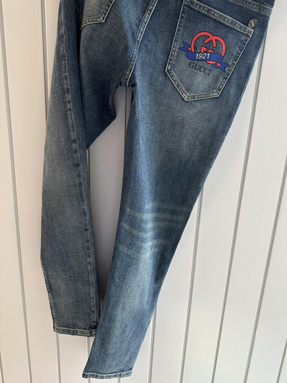 2023 High-end custom jeans Latest fashion week runway models Original color yeast wash process Selected heavyweight denim fabric (pure cotton) comfortable and skin-friendly Original hardware accessories accessories Cubic