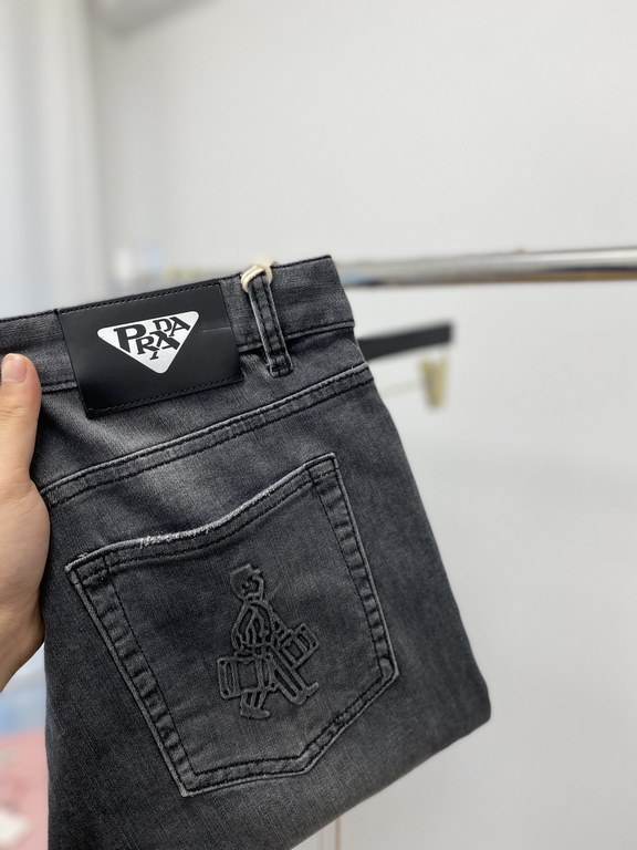 Prada, 2023 latest products, counter synchronization is available, the original single goods, washed casual jeans, imported original washed stretch fabric, comfortable and elastic, original hardware accessories decorativ