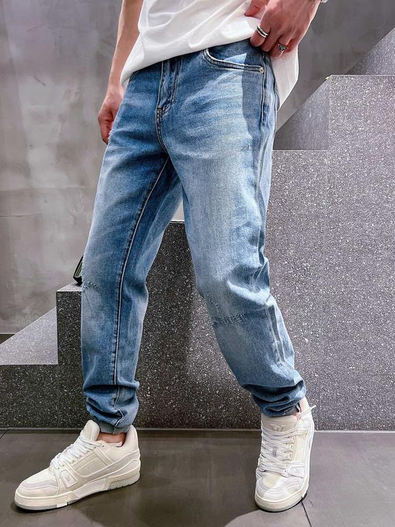 New products] Foreign trade company orders. Don't miss these Dir Small Straight Back Pocket CD Letter Embroidered Casual Men's Jeans!More and more men are no longer limited to the traditional style of dressing, more incl