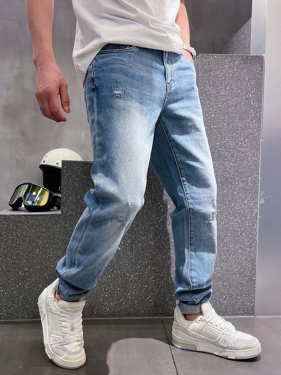 New products] Foreign trade company orders. Don't miss these Dir Small Straight Back Pocket CD Letter Embroidered Casual Men's Jeans!More and more men are no longer limited to the traditional style of dressing, more incl