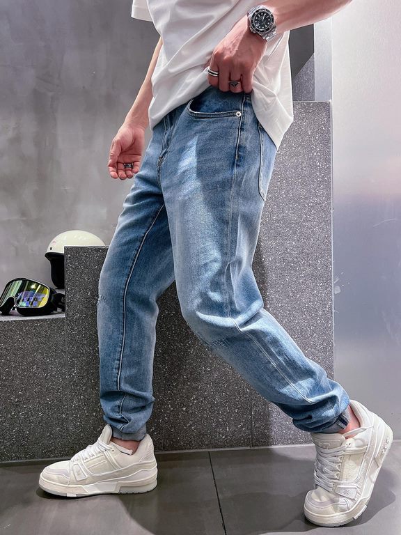 New products] Foreign trade company orders. Don't miss these Dir Small Straight Back Pocket CD Letter Embroidered Casual Men's Jeans!More and more men are no longer limited to the traditional style of dressing, more incl