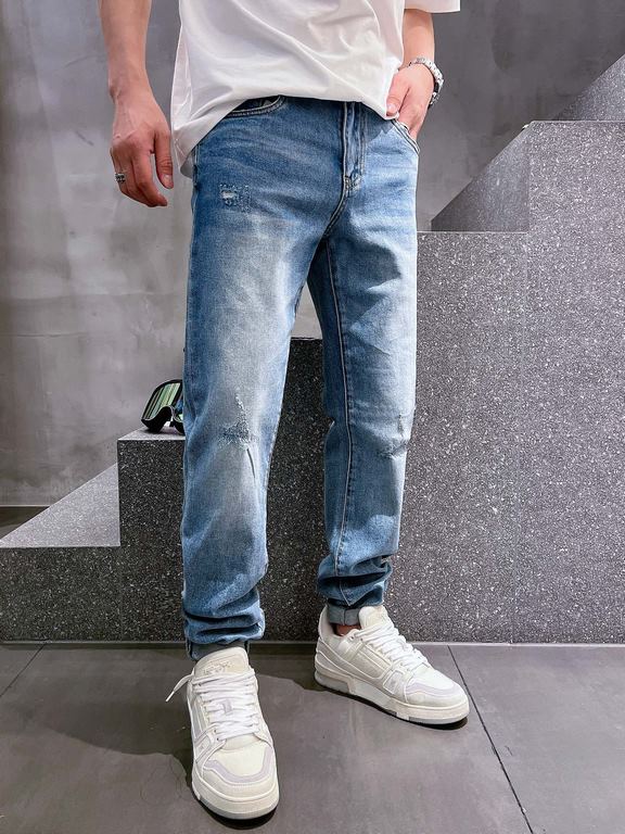 New products] Foreign trade company orders. Don't miss these Dir Small Straight Back Pocket CD Letter Embroidered Casual Men's Jeans!More and more men are no longer limited to the traditional style of dressing, more incl