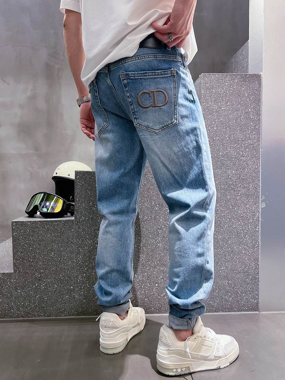 New products] Foreign trade company orders. Don't miss these Dir Small Straight Back Pocket CD Letter Embroidered Casual Men's Jeans!More and more men are no longer limited to the traditional style of dressing, more incl