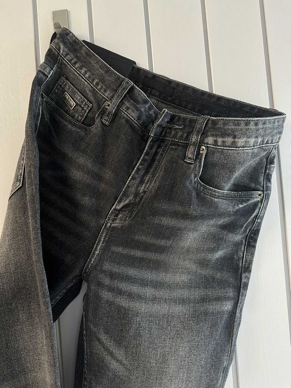 2023 High-end custom jeans Latest fashion week runway models Original color yeast wash process Selected heavyweight denim fabric (pure cotton) comfortable and skin-friendly Original hardware accessories accessories Cubic