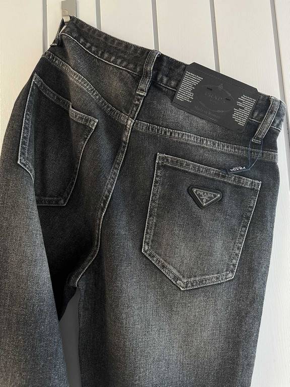 2023 High-end custom jeans Latest fashion week runway models Original color yeast wash process Selected heavyweight denim fabric (pure cotton) comfortable and skin-friendly Original hardware accessories accessories Cubic