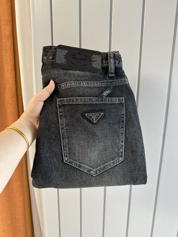 2023 High-end custom jeans Latest fashion week runway models Original color yeast wash process Selected heavyweight denim fabric (pure cotton) comfortable and skin-friendly Original hardware accessories accessories Cubic