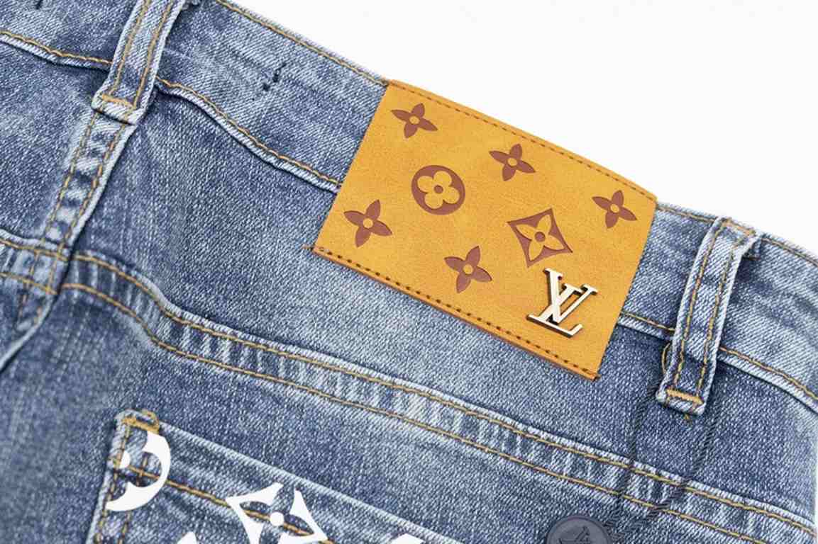 Louis Vuitton Louis Vuitton Pocket Classic Aged JeansSo far this year to do the most awesome jeans, heavy wash process, hidden mystery details are very much, this time the main push of the pants whether it is the version